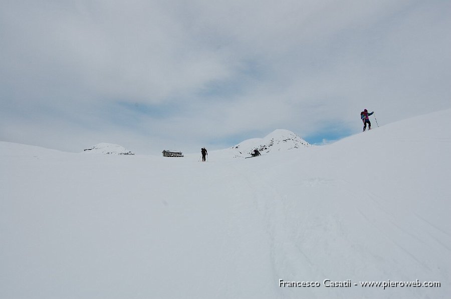 02 Noi saliamo, scialpinisti scendono.jpg